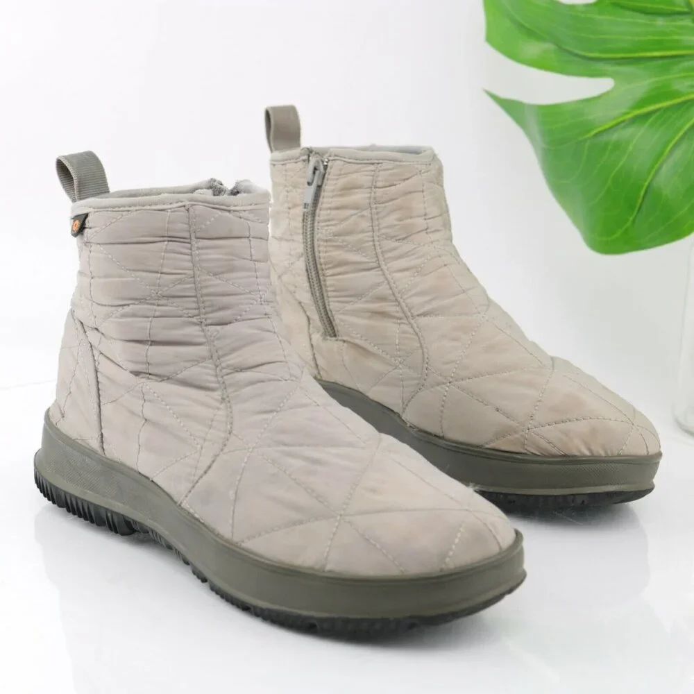Bogs‎ Womens Snowday Boot Size 7 Waterproof Gray Beige Quilted Insulated Bootie